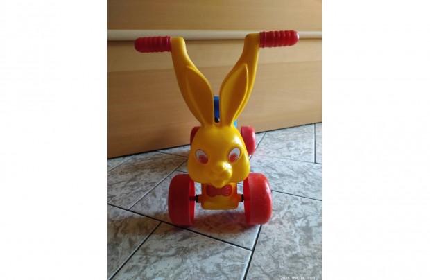 Szép kis lábbal hajtható nyuszis motor, nyuszi motor eladó