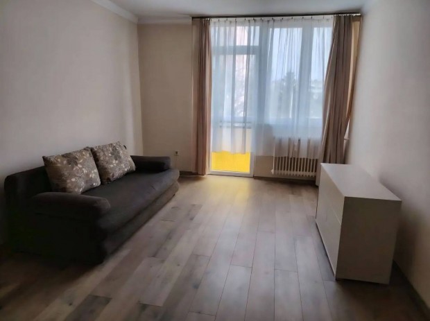 Sz�p kis lak�s kiad� Ny�regyh�za belv�ros�ban