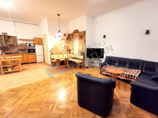 Szeptembert�l k�lt�zhet� 64 nm-es lak�s kiad� a Sz�sz K�roly utc�ban.