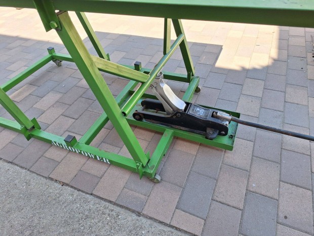 Szerel� - emel� asztal