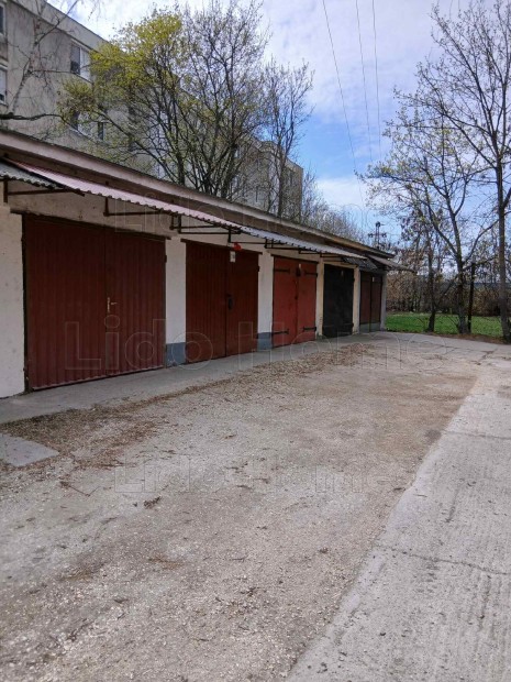 Szerel�akn�s gar�zs elad� a Kom�romi utc�ban