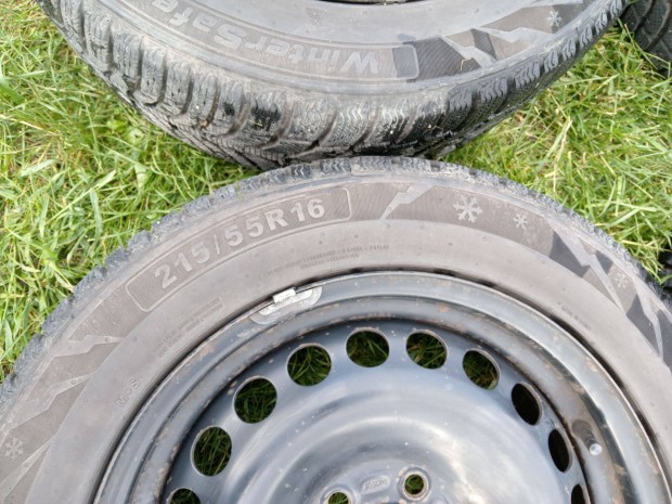 Szerelt tli kerekek Volvra