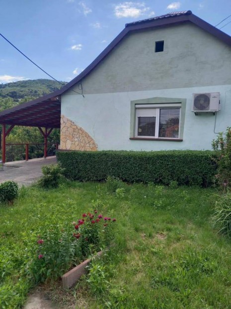 Szeretett csal�di h�z