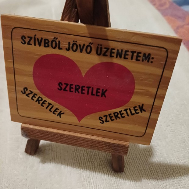 Szeretlek felirat fa tbla