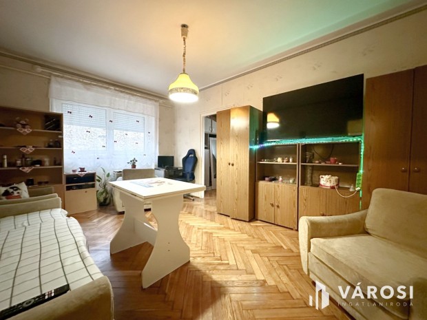 Szerpentin �t elej�n 2. emeleti, 1+1 f�lszob�s lak�s elad�!