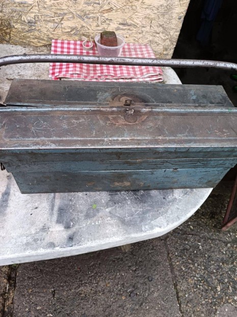 Szersz�mosl�da elad�