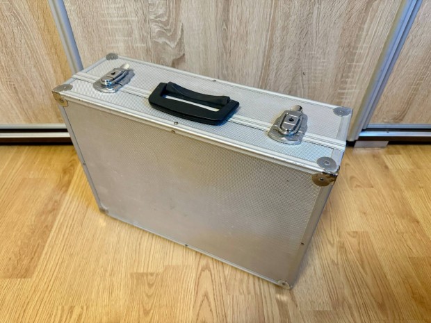 Szerszmtart aluminum koffer