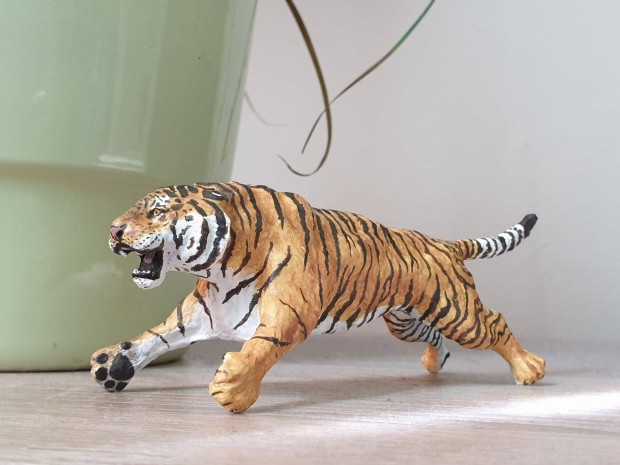 Szibriai tigris figura