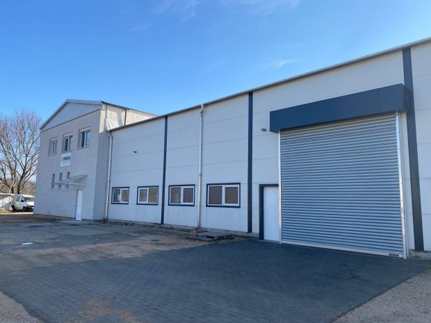 Szigetelt, 1800 nm-es csarnok irod�kkal kiad�!