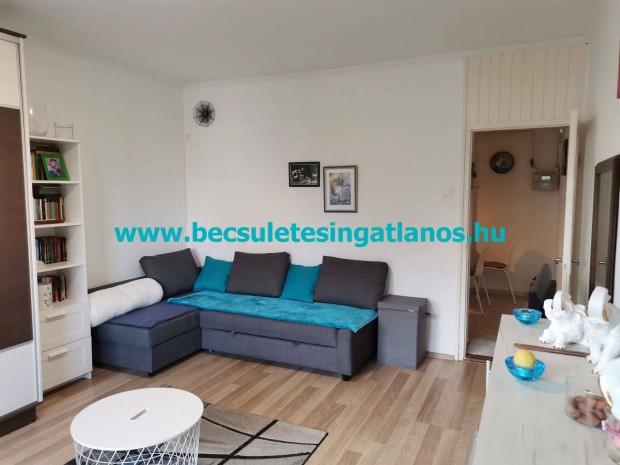 Szigetelt hz, nagy erkly, 1+2flszoba. www.becsuletesingatlanos.hu