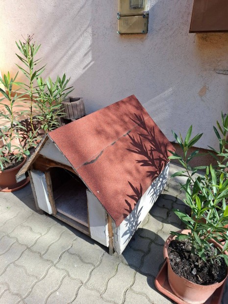 Szigetelt kutyah�z elad�