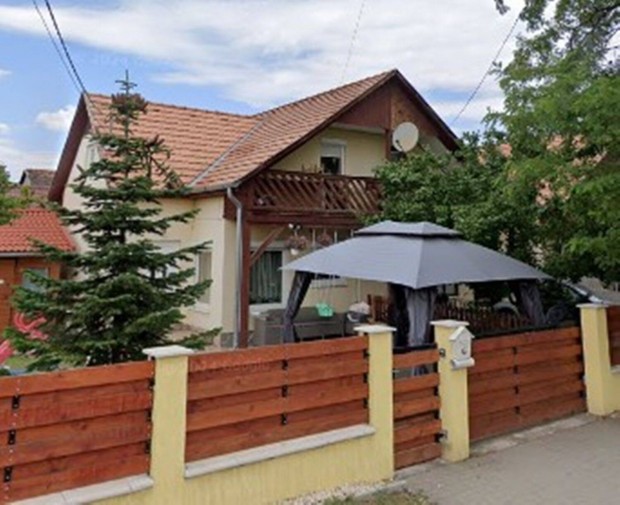 Szigethalmon 65nm-es társasházi lakás