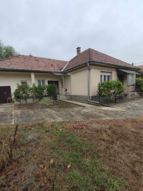 Szigethalom, Hatr utca kzeli, 112 m2-es, csaldi hz, 2+1 flszobs