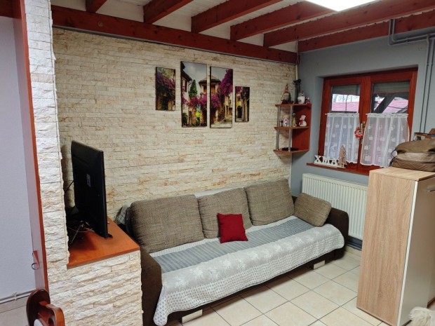 Szigethalom, Homok utca k�zeli k�z, 52 m2-es, sorh�z, 3 szob�s