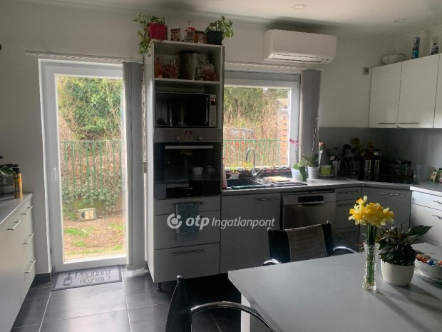 Szigetmonostori elad� 120 nm-es h�z