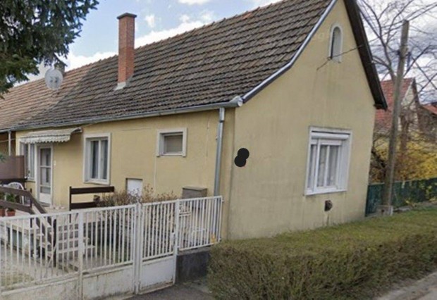Szigetmonostoron 50nm-es kis ház