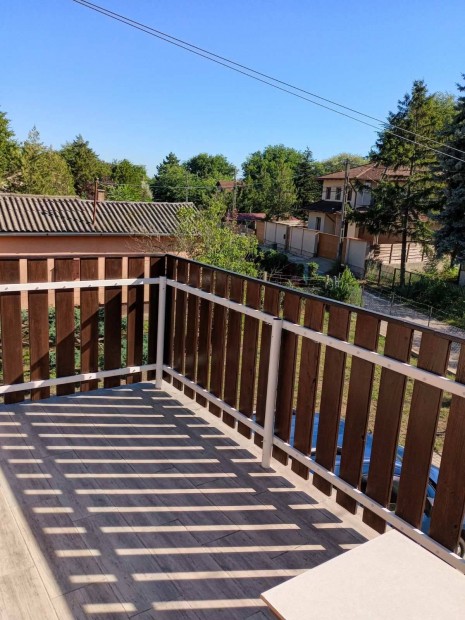 Szigetszenmikl�son Dunaparthoz k�zeli kish�zik� kiad�