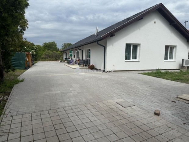 Szigetszentm�rtoni elad� 63 nm-es lak�s