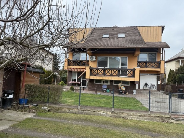 Szigetszentmikl�s, B�r� Lajos utca k�zeli, Duna parti utca, 132