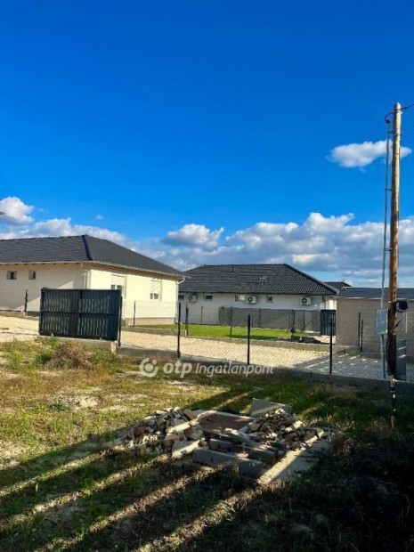 Szigetszentmikl�si 106 nm-es h�z elad�