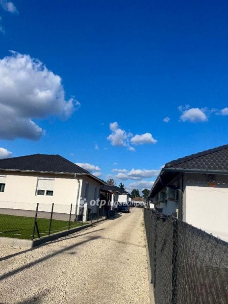 Szigetszentmikl�si 106 nm-es h�z elad�