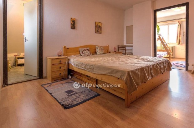 Szigetszentmikl�si 195 nm-es h�z elad�