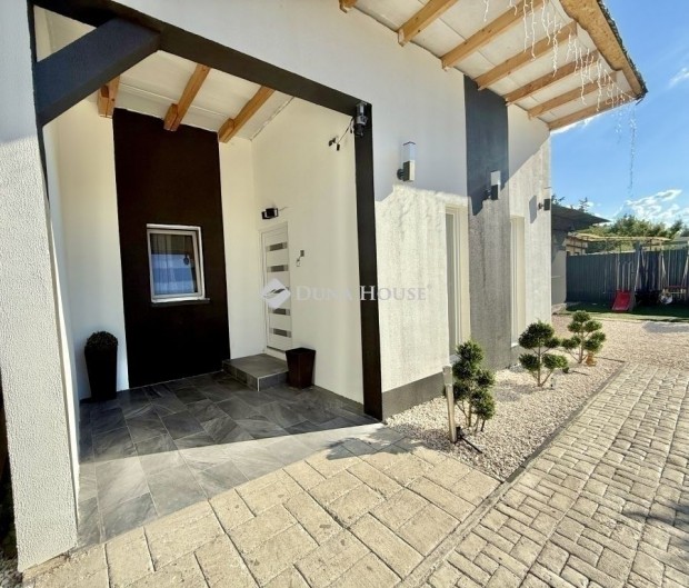 Szigetszentmikl�si 71 nm-es h�z elad�