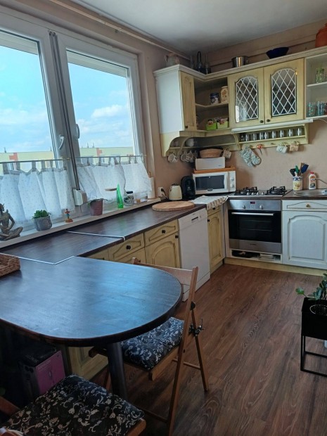 Szigetszentmiklóson 61m2-es csendes, panorámás lakás vár!