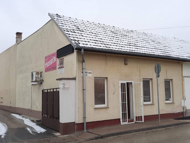 Szigetszentmikl�son, v�ros k�zpontba elad� ingatlan 