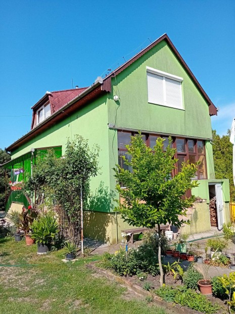 Szihalmon 130 nm 3 �s f�l szob�s 2 f�rd�s h�z elad�