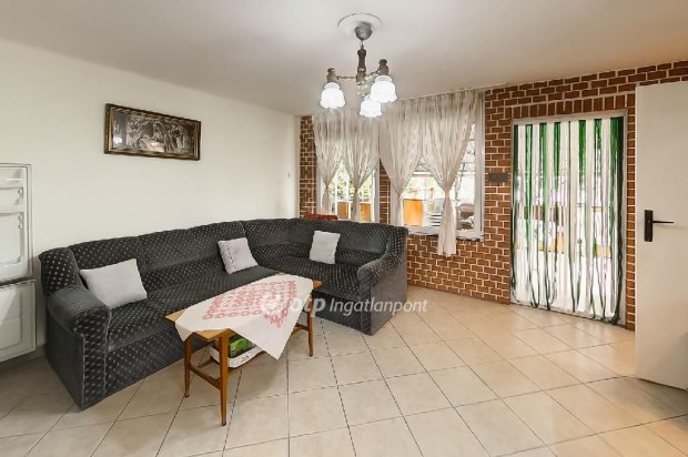 Szihalomi elad� 60 nm-es h�z