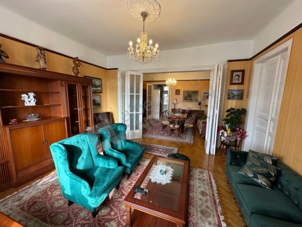 Szil�gyi Erzs�bet fasorn�l kiad� egy t�gas, vil�gos panor�m�s lak�s