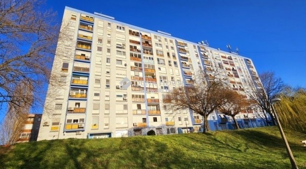 Szilvási 1 emeleti erkélyes lakás