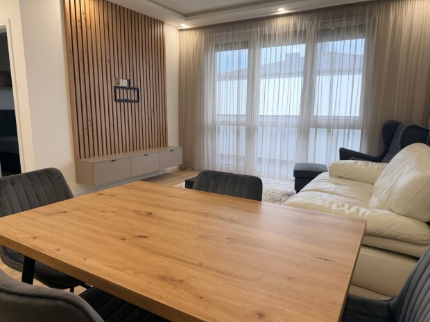 Szilvav�lgy lak�park kiad� lak�s