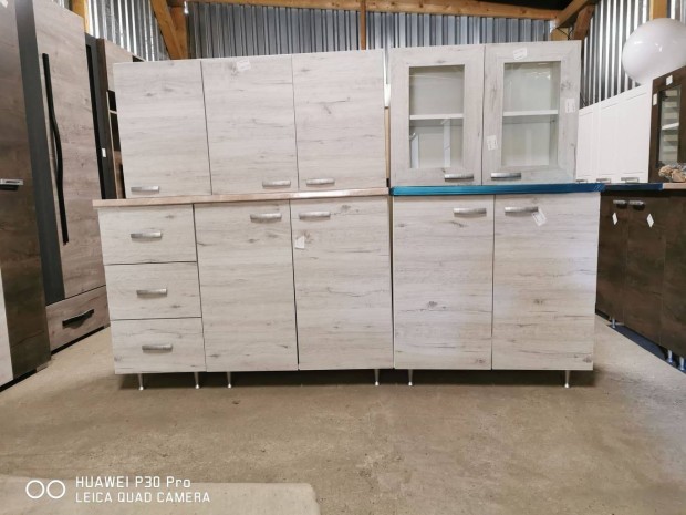 Szilvia courtuna konyhabútor Áruhitelre is eladó