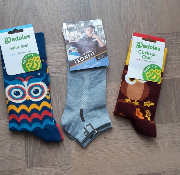 Sz�nes, mint�s pamut zoknik