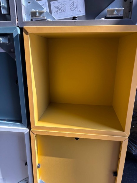 Sz�nes doboz polcok