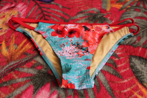 Szines mintas bikini also, S