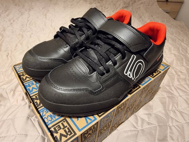 Szinte új Adidas Five Ten 43 1/3 fekete/piros SPD cipő eladó