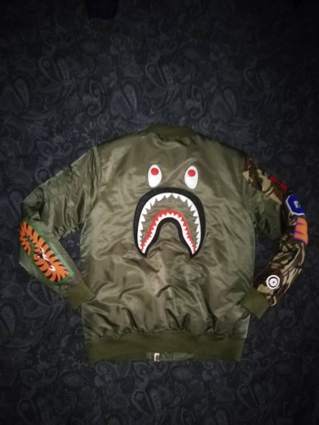 Szinte j M-es A Bathing Ape bomber dzseki