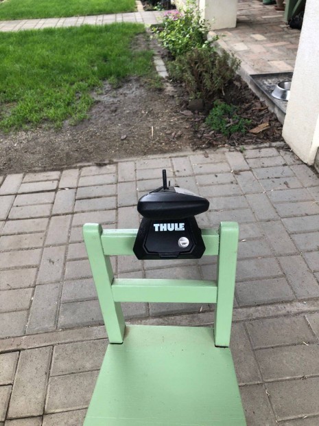 Szinte j Thule csomagtart rd nlkl keresi j tulajdonost