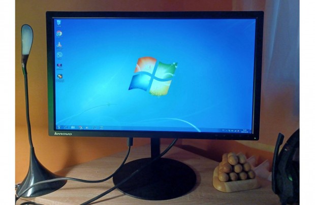 Szinte j!!! Flron!!! 24"-os Lenovo Thinkvision T2424pA LCD monitor