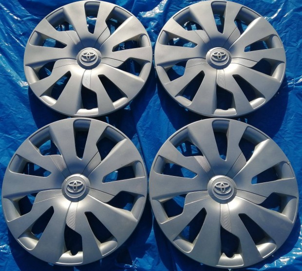 Szinte új gyári Toyota R15 dísztárcsa 5X114,3 lemez felni Tpms anya is
