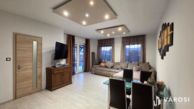 Szinte �j h�z, k�nyelmes kerttel-Debrecen Hatvan utcai kert