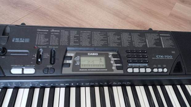 Szintetiztor Casio CTK-700