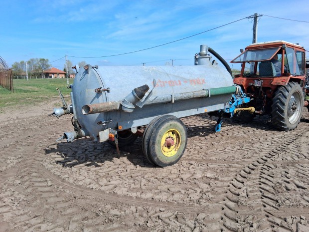 Szippant� 4000 literes horganyzott tart�lyos