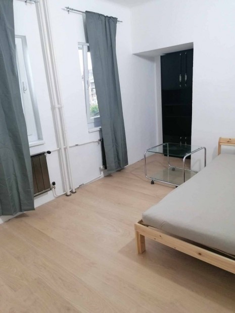 Szoba kiadó 11.kerallenál.Ár; 140.000.Ft/hó rezsivel.Kaució; 20.000.Ft
