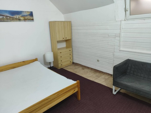 Szoba kiadó 6.kerület Ár; 110.000.Ft/hó rezsivel.Kaució: 20.000.-Ff