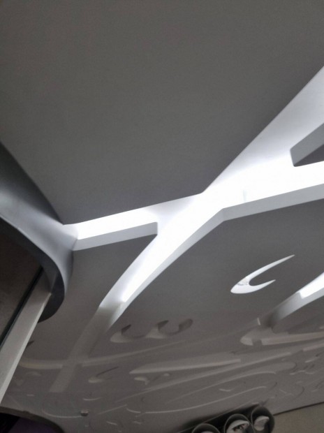 Szobafest�t, k�m�vest keresek