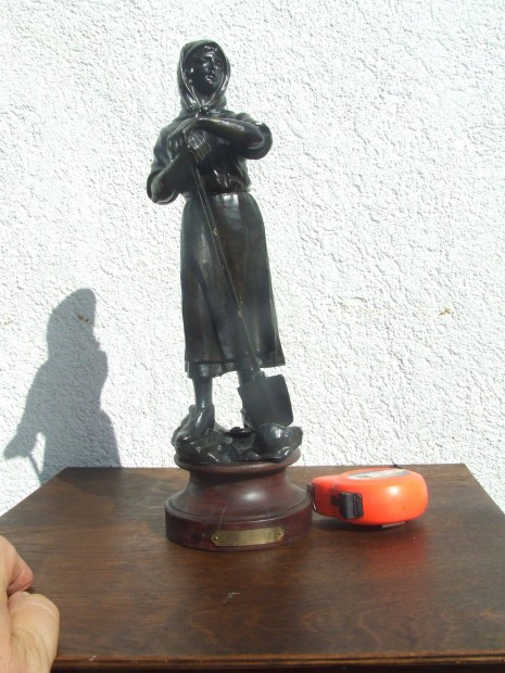 Szobor kertész